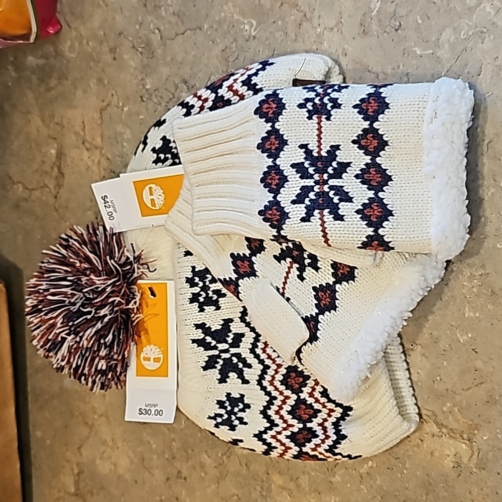 Timberland Pom Beanie Hat And matching Fingerless Gloves - Picture 9 of 10
